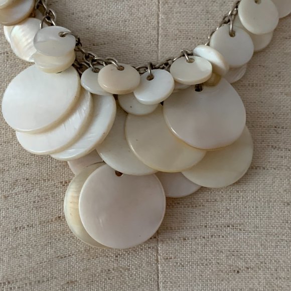 Cream color necklace - Picture 4 of 5